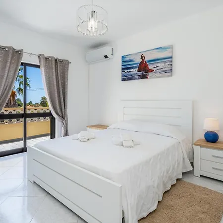 Casa de Férias Nogueiras Lagoa (Algarve)